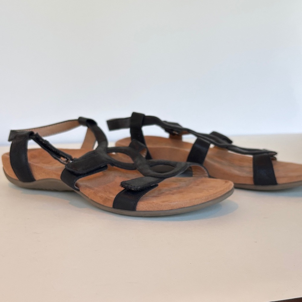 Black Women's Casual Strappy Sandals VIONIC Size 8